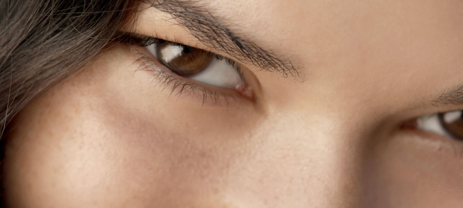 煥發青春，豐盈眼部的最佳眼霜（標題）