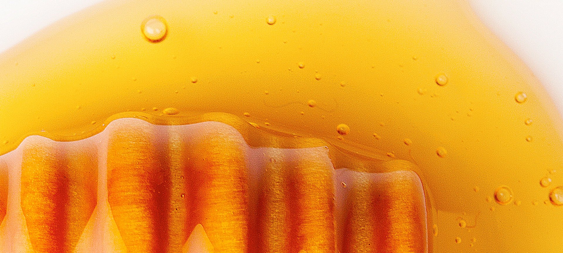 臉部護理油：嬌寵肌膚，綻放光采（文章）